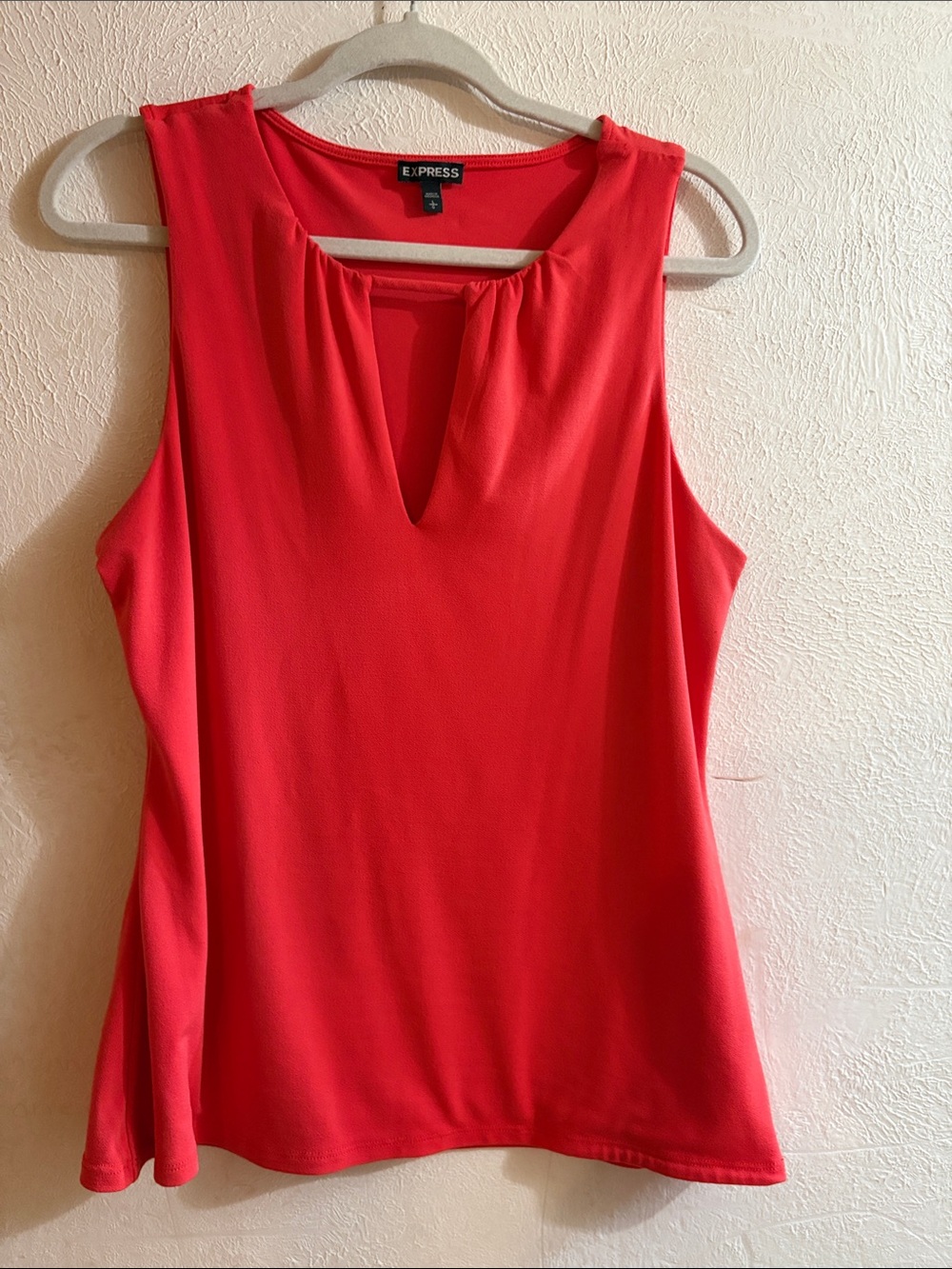 Express Sleeveless V-Notch Tank Top - Bright Red